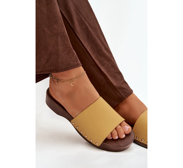 Dámské pantofle s žluté model 21918796 - Boto