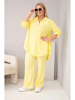 Dámský komplet Plus Size s košilí na knoflíky a kalhotami se širokými nohavicemi žlutý model 22069909 - K-Fashion