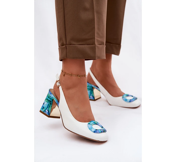 Kožené dámské sandály na podpatku s přezkou D&A model 22100330 bílé - S.Barski Kožené dámské sandály na podpatku s přezkou D&A model 22100330 bílé - S.Barski