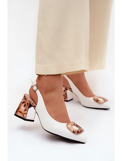 Dámské sandály na podpatku s přezkou  bílé model 22126250 - VINCEZA