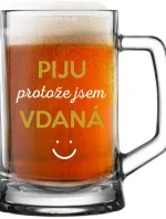 PIJU PROTOŽE JSEM VDANÁ - pivní sklenice 0,5 l