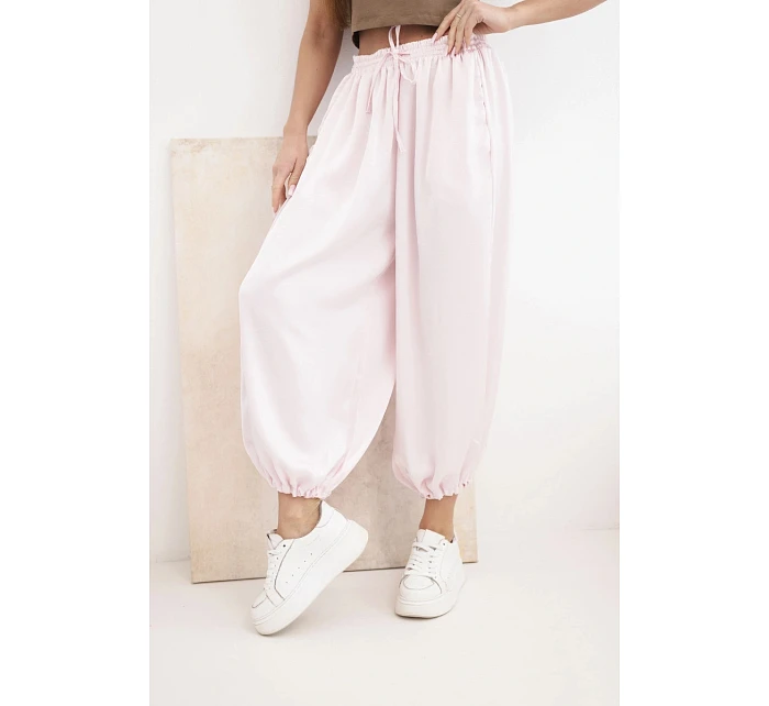 Dámské široké kalhoty s gumou v pase a šňůrkou ve stylu model 22064407 bonbónově růžová - K-Fashion Dámské široké kalhoty s gumou v pase a šňůrkou ve stylu model 22064407 bonbónově růžová - K-Fashion