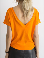 Oranžové tričko se zadním výstřihem