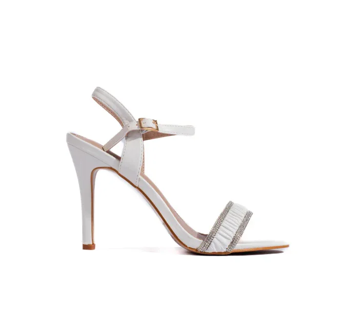 Pěkné bílé sandály dámské na jehlovém podpatku Pěkné bílé sandály dámské na jehlovém podpatku