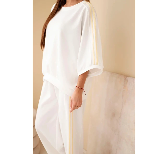 Dámský komplet z viskózy máslový se širokými nohavicemi a volnou blůzou bílý