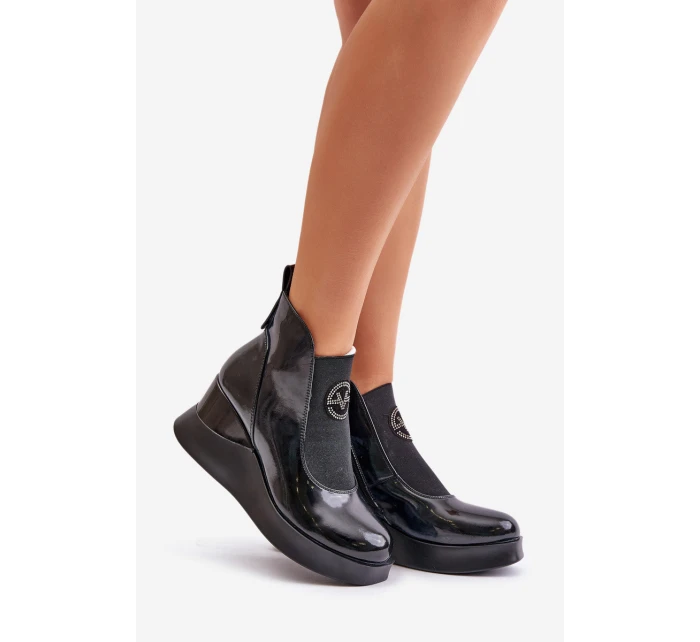 Lakované Boty Na Zateplené Černé model 21672910 - VINCEZA