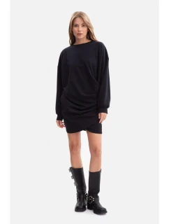 model 21379818 Pletené šaty s bočními záhyby černé - BeWear