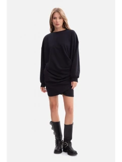 model 21379818 Pletené šaty s bočními záhyby černé - BeWear