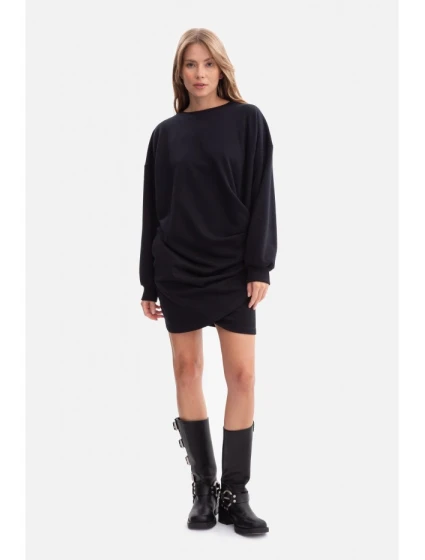 B298 Pletené šaty s bočními záhyby - černé