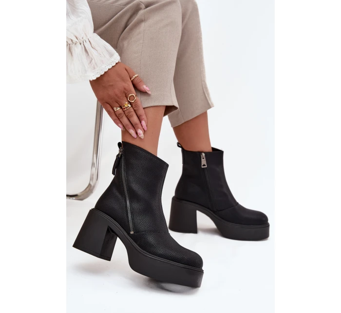 Kožené zateplené dámské kotníčkové boty na podpatku a platformě Vinceza 66831 Černé