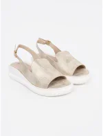 Pěkné dámské  sandály zlaté bez podpatku