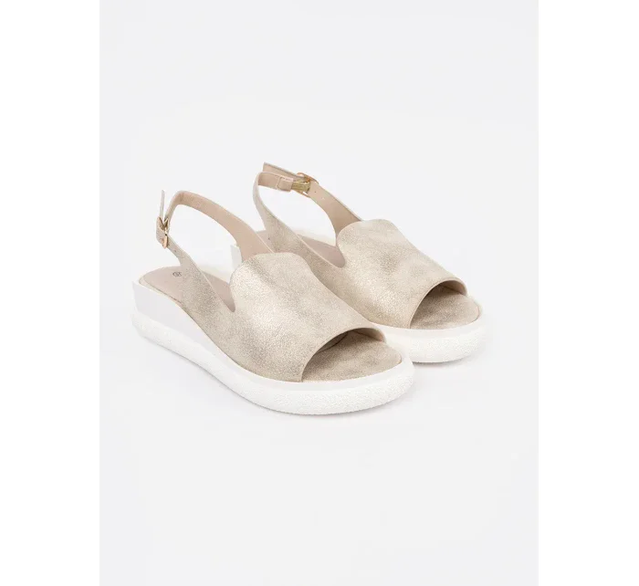 Pěkné dámské  sandály zlaté bez podpatku