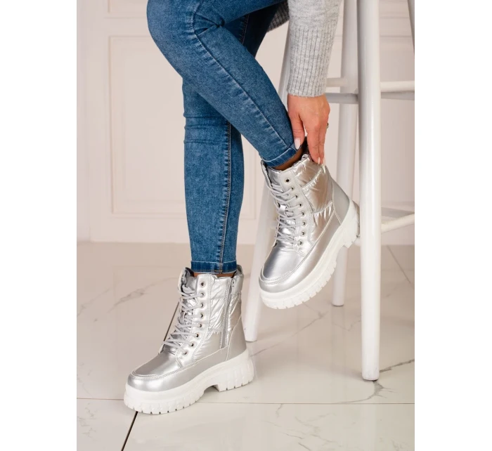 Stylové dámské šedo-stříbrné sněhule na plochém podpatku Stylové dámské šedo-stříbrné sněhule na plochém podpatku