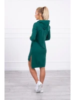 Šaty s delšími zády a barevným potiskem tmavě zelené barvy Šaty s delšími zády a barevným potiskem tmavě zelené barvy