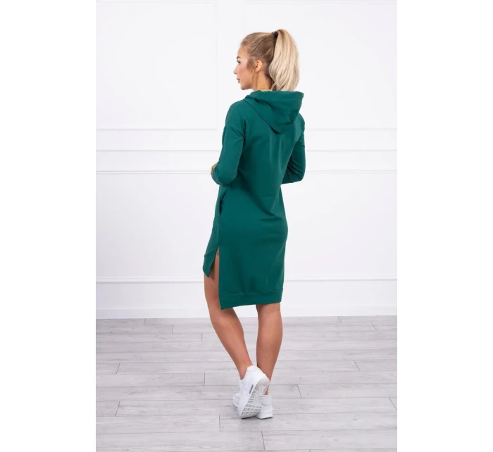 Šaty s delšími zády a barevným potiskem tmavě zelené barvy Šaty s delšími zády a barevným potiskem tmavě zelené barvy