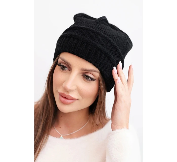 Dámská zimní čepice z vlny a s pleteným vzorem K428 černá Dámská zimní čepice z vlny a s pleteným vzorem K428 černá