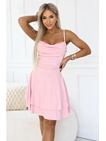 Šaty bez ramínek s vodním výstřihem a sukní cukrově růžové model 22129220 - numoco basic