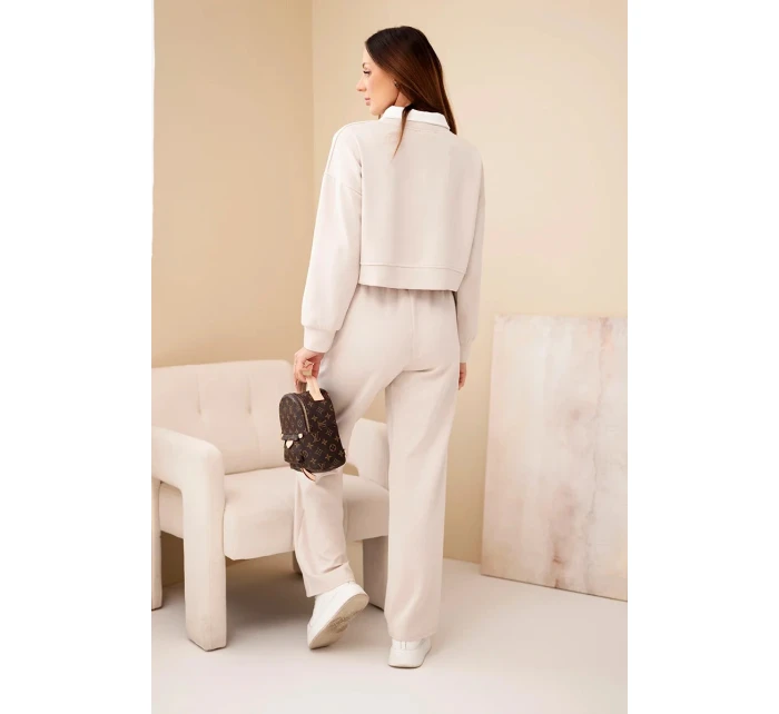 Dámský komplet s mikinou s límečkem a jednoduchými kalhotami béžový