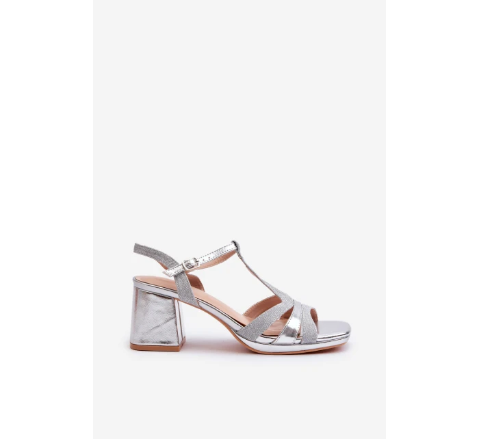 Dámské sandály na podpatku z ekokože stříbrné model 21661945 - EVENTO