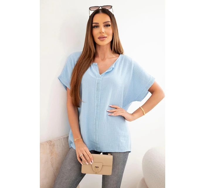 Dámská bavlněná oversize halenka s výstřihem do V a krajkou modrá Dámská bavlněná oversize halenka s výstřihem do V a krajkou modrá