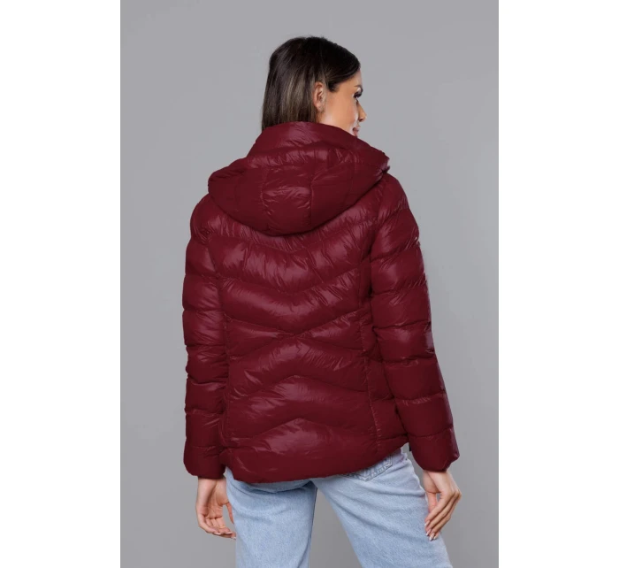 Krátká dámská zimní bunda v třešňové barvě (23066-7)