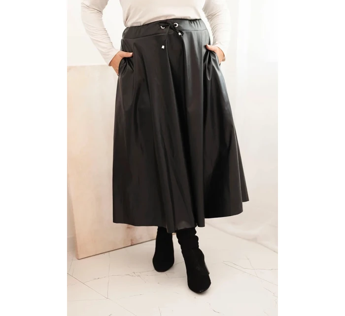 Dámská sukně Plus Size z ekologické kůže s gumou a šňůrkou v pase černá