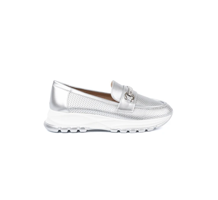 Krásné dámské stříbrné mokasíny platforma Krásné dámské stříbrné mokasíny platforma