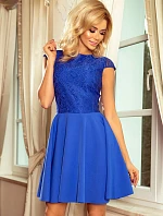 Dámské šaty v chrpové barvě s krajkou model 5917654