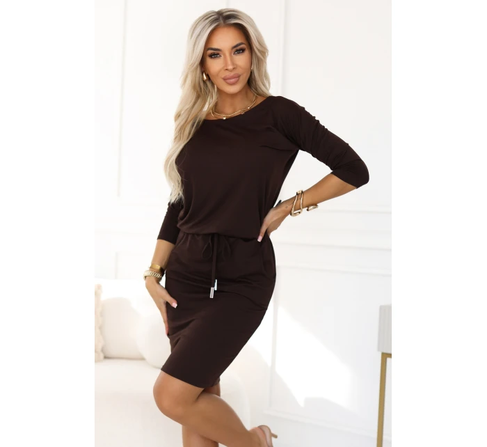 Sportovní midi šaty s kapsami a zavazováním v pase  hnědé model 21479053 - numoco