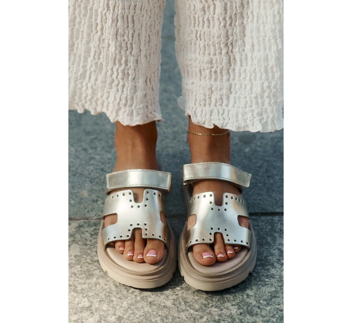 Dámské Pantofle Z Přírodní Kůže Na Platformě Zazoo 40440 Zlaté Dámské Pantofle Z Přírodní Kůže Na Platformě Zazoo 40440 Zlaté