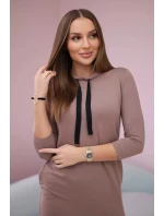 Šaty s vázaným výstřihem moka