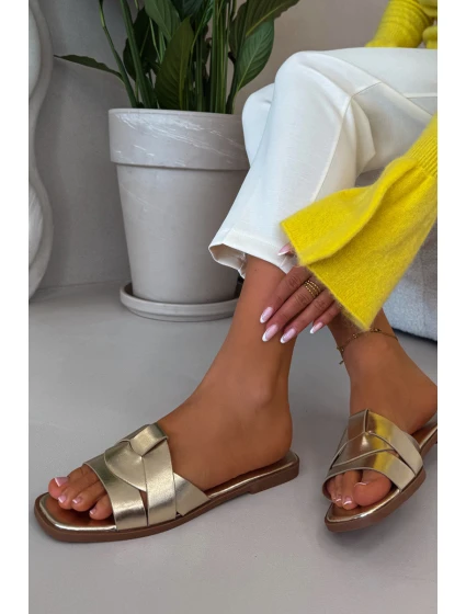 Dámské ploché pantofle s zlatými pásky model 21937376 - Boto