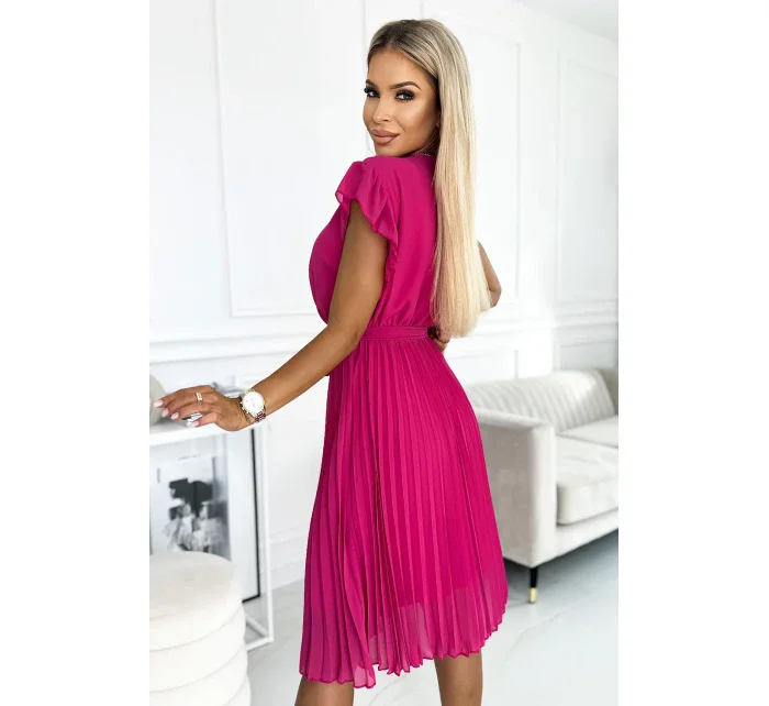 Dámské plisované šaty ve fuchsijové barvě s výstřihem a s volánky na ramenou model 21290230 - numoco basic