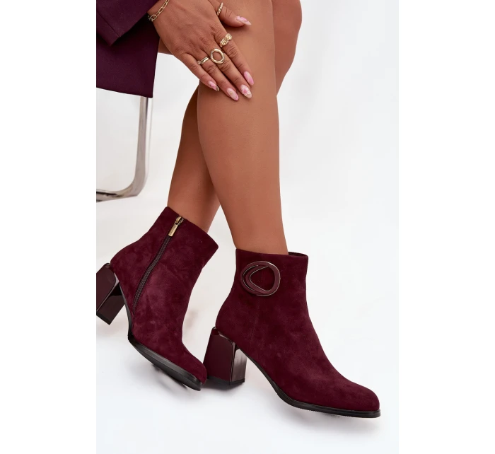 Semišové kotníčkové boty na podpatku s vyztuženým detailem Artiker 57C0016 bordó
