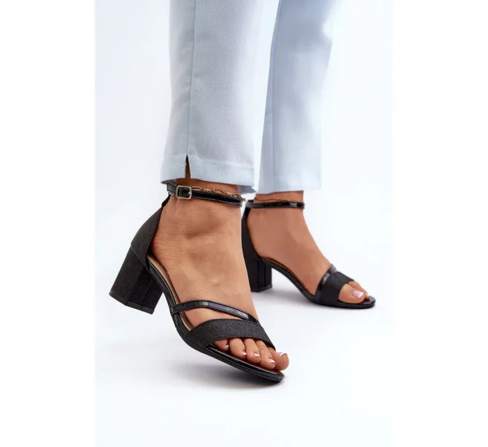 Třpytivé dámské sandály na nízkém podpatku černé Ploemis Třpytivé dámské sandály na nízkém podpatku černé Ploemis