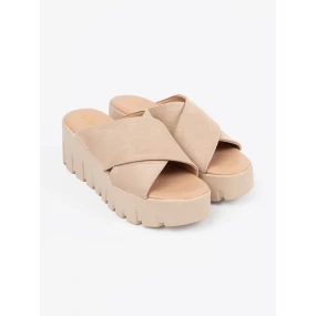 Zajímavé dámské hnědé  nazouváky na klínku