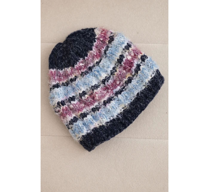 Dámská zimní vlněná čepice s ozdobnými krystalky K399 černá