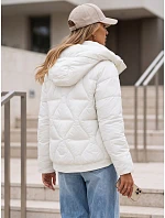 Kurtka damska zimowa pikowana z kapturem ecru model 22350695 - FashionStreet Kurtka damska zimowa pikowana z kapturem ecru model 22350695 - FashionStreet