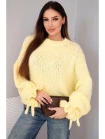 Dámský svetr s přídavkem mohairu s model 21857685 pletením a ozdobnými rukávy žlutý - K-Fashion