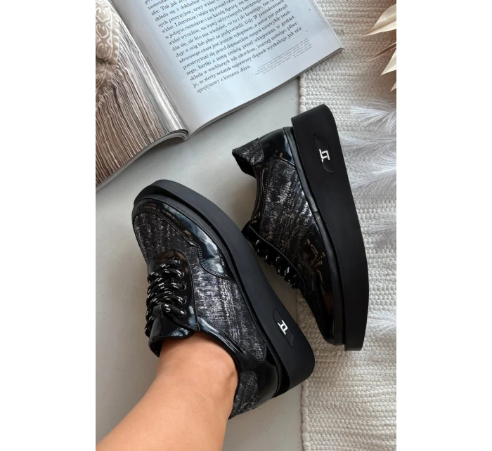 Dámské kožené šněrovací polobotky na platformě Artiker – černo/stříbrné