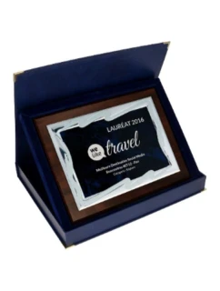 Plastový diplom s vyrytou kovovou destičkou + pouzdro