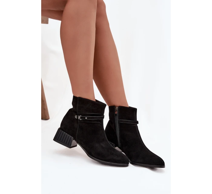 Dámské kozačky z přírodního semiše na klínu zateplené model 21715520 Černé - D&A Dámské kozačky z přírodního semiše na klínu zateplené model 21715520 Černé - D&A