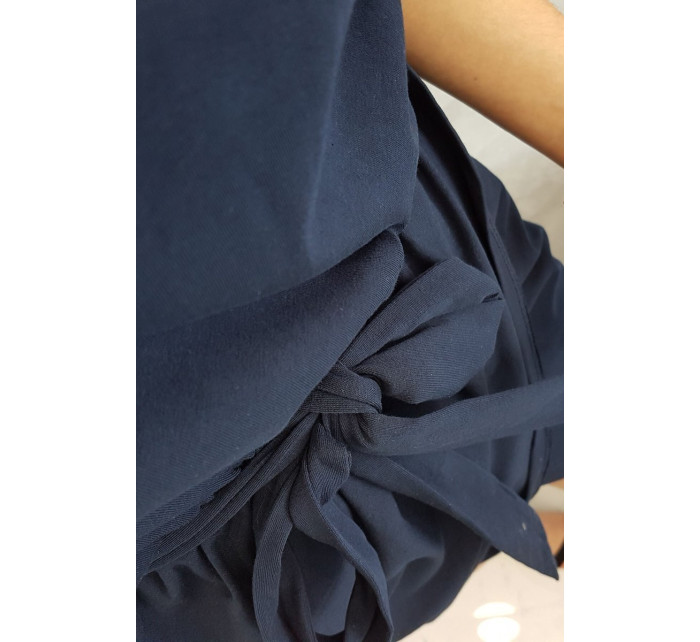 Šaty s obálkovým spodním dílem v tmavě modré barvě
