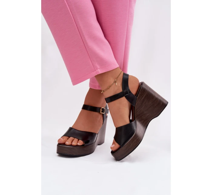 Dámské sandály na platformě Eko kůže Černé model 21937502 - Boto Dámské sandály na platformě Eko kůže Černé model 21937502 - Boto