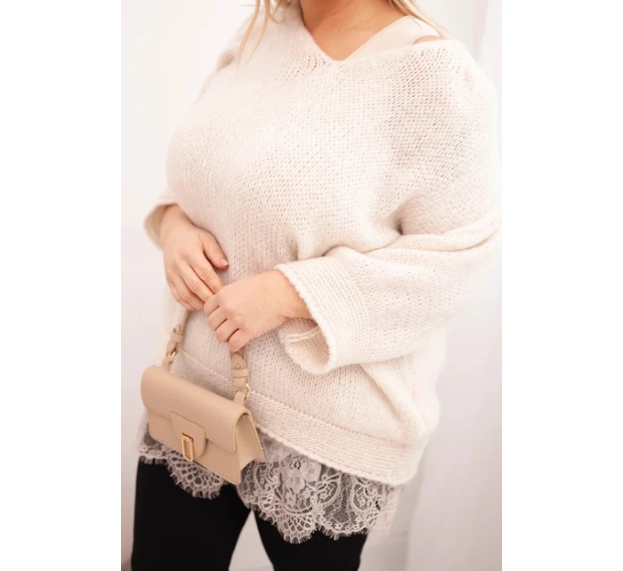 Dámský komplet svetr s výstřihem do V a viskózová blůza s krajkovým spodním lemem béžový Dámský komplet svetr s výstřihem do V a viskózová blůza s krajkovým spodním lemem béžový