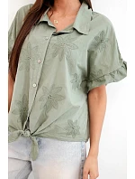 Dámská bavlněná košile model 22207089 s květinovou výšivkou khaki - K-Fashion Dámská bavlněná košile model 22207089 s květinovou výšivkou khaki - K-Fashion