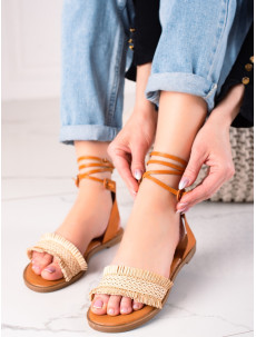 Klasické hnědé dámské  sandály bez podpatku