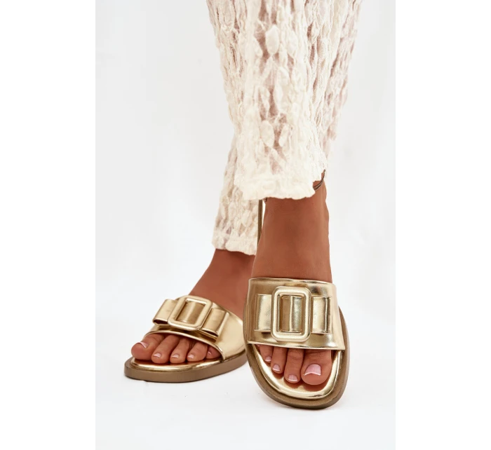 Dámské nazouváky na ploché podrážce s zlatým přezkou model 21900550 - Boto