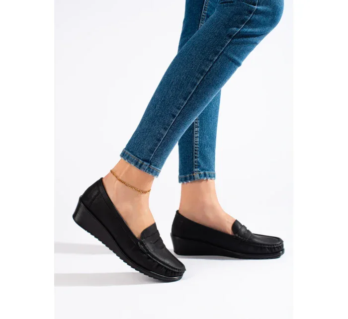 Moderní černé dámské  mokasíny na klínku