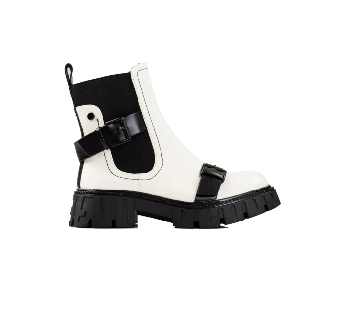 Zajímavé kotníčkové boty bílé dámské na plochém podpatku Zajímavé kotníčkové boty bílé dámské na plochém podpatku